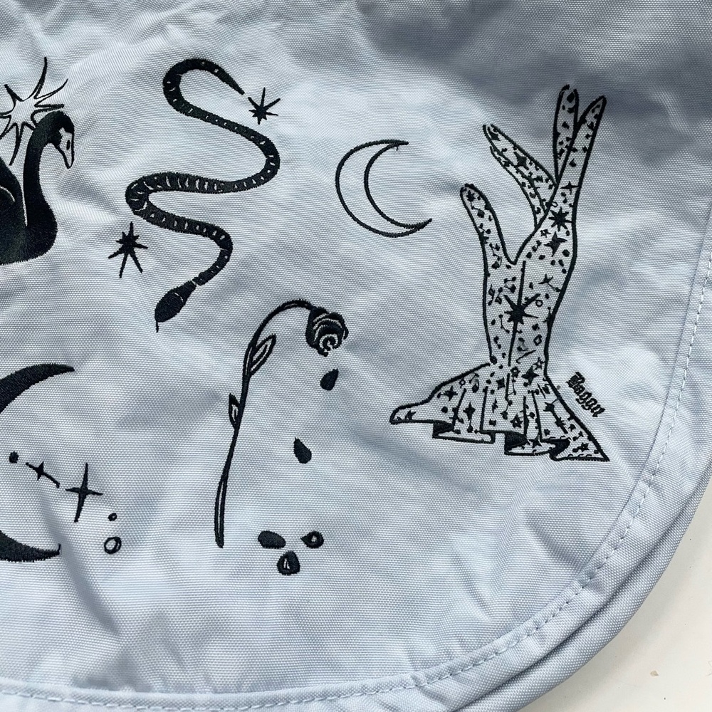 NWT BAGGU Embroidered Ballet Icons Medium Nylon Crescent Bag - Picture 5 of 13